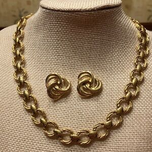 CROWN TRIFARI SET GOLD CLASSIC NECKLACE 15 3/4” and TRIFARI EARRINGS